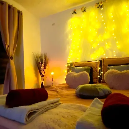 Cosy&spa Luxe Jacuzzi Sauna Cristal *